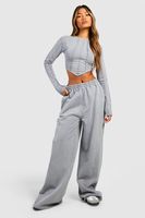 conjunto de pantalon deportivo recto y top estilo corse con costuras destenidas gris