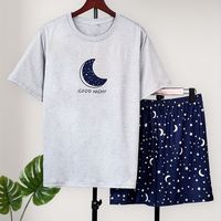 conjunto de pijamas casuales para el verano con estampado creativo de luna en camiseta de manga corta y pantalones cortos sueltos comodos y de moda para hombres