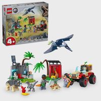 lego jurassic world centro de rescate de crias de dinosaurio con una figura de juguete 76963