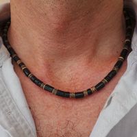 collar de cuentas de madera elegante para hombres