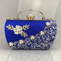 bolso de cena decorado con elegantes cuentas de pedreria ideal para fiestas bodas y eventos nocturnos de mujeres con un estilo vintage y pequeno para promociones