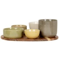 cuencos de aperitivo de ceramica verde amarillo y beige x5 con bandeja de madera de acacia