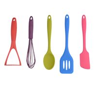 utensilios de cocina de silicona roja morada azul rosa y verde