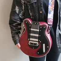 bolso bandolera con forma de guitarra para mujer estilo vintage de los anos 2000 de piel sintetica diseno de bajo con detalles de cadena y remaches