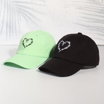 2pcs Gorra de béisbol para parejas, bordado de corazón de moda, gorra de sol casual ajustable y transpirable, gorras de papá para mujeres y hombres