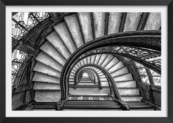 Póster escalera circular con marco negro 60x40cm