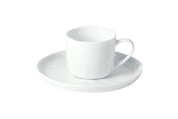 Taza pequeña de porcelana blanca