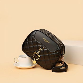 Bolso de hombro elegante acolchado clásico, de cuero sintético, negro, con cremallera y encanto de gato en tono dorado